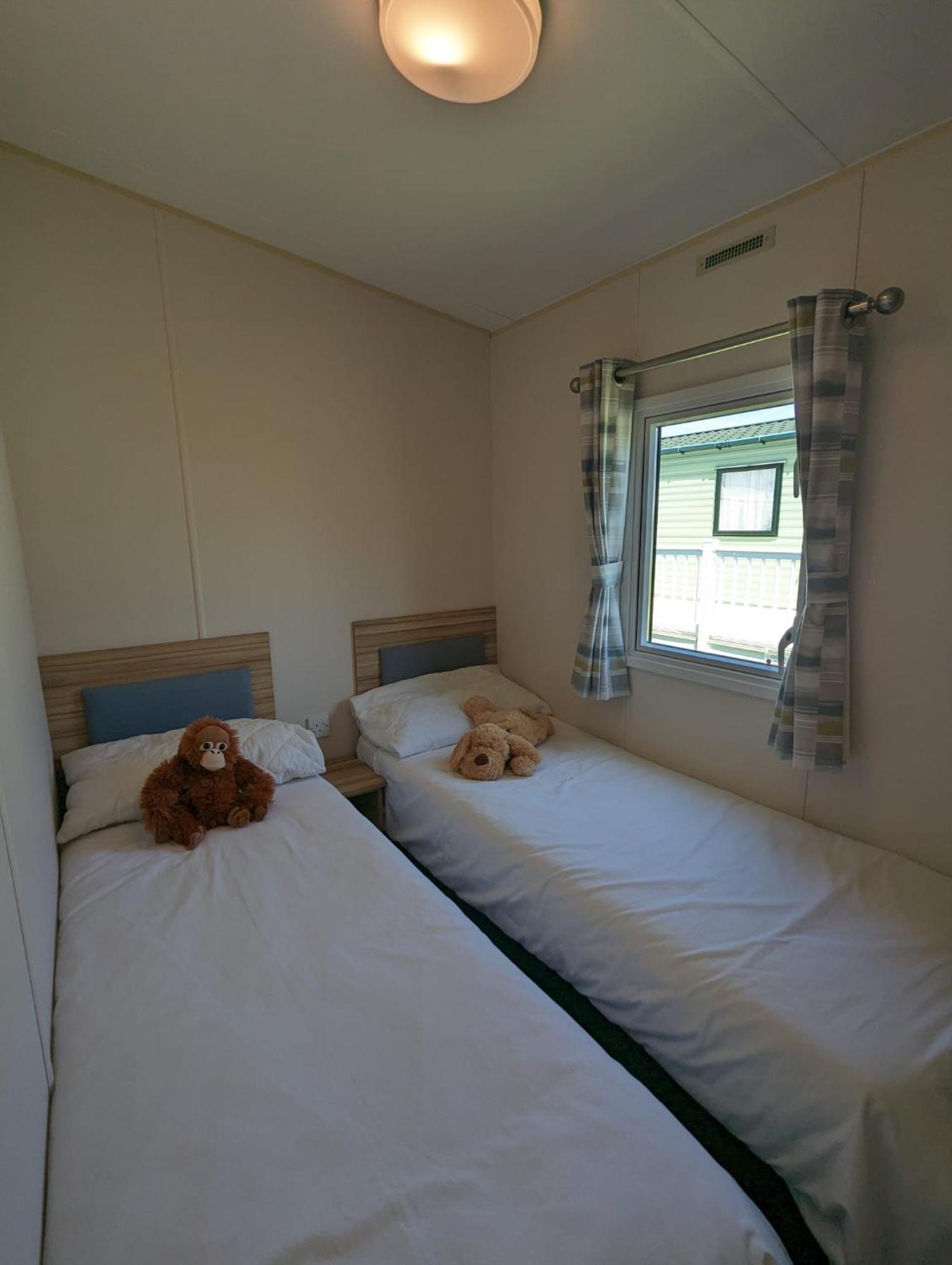 Lovely Bright Modern Caravan Swanage On Peaceful And Tranquil Holiday Park Buitenkant foto
