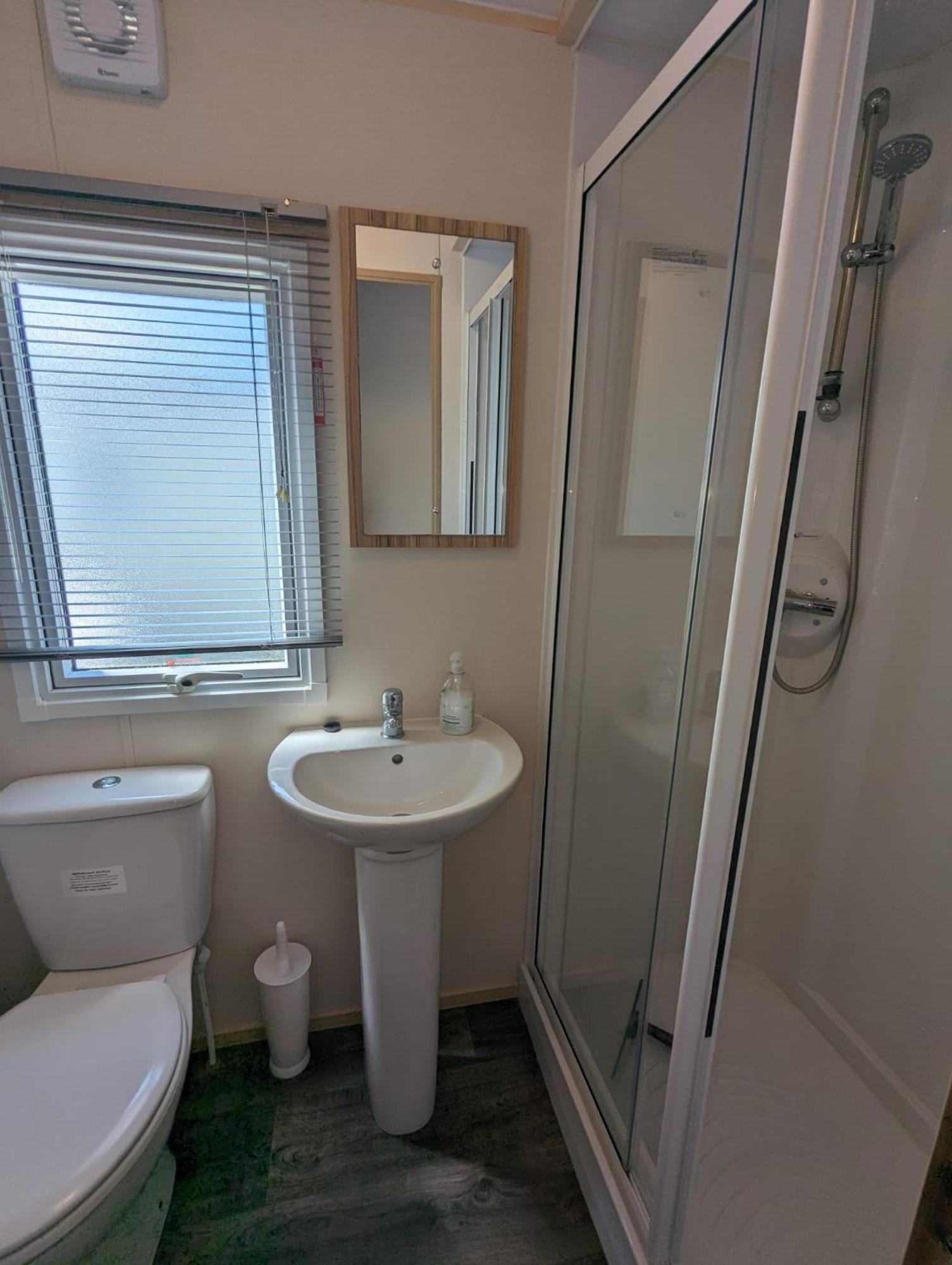 Lovely Bright Modern Caravan Swanage On Peaceful And Tranquil Holiday Park Buitenkant foto
