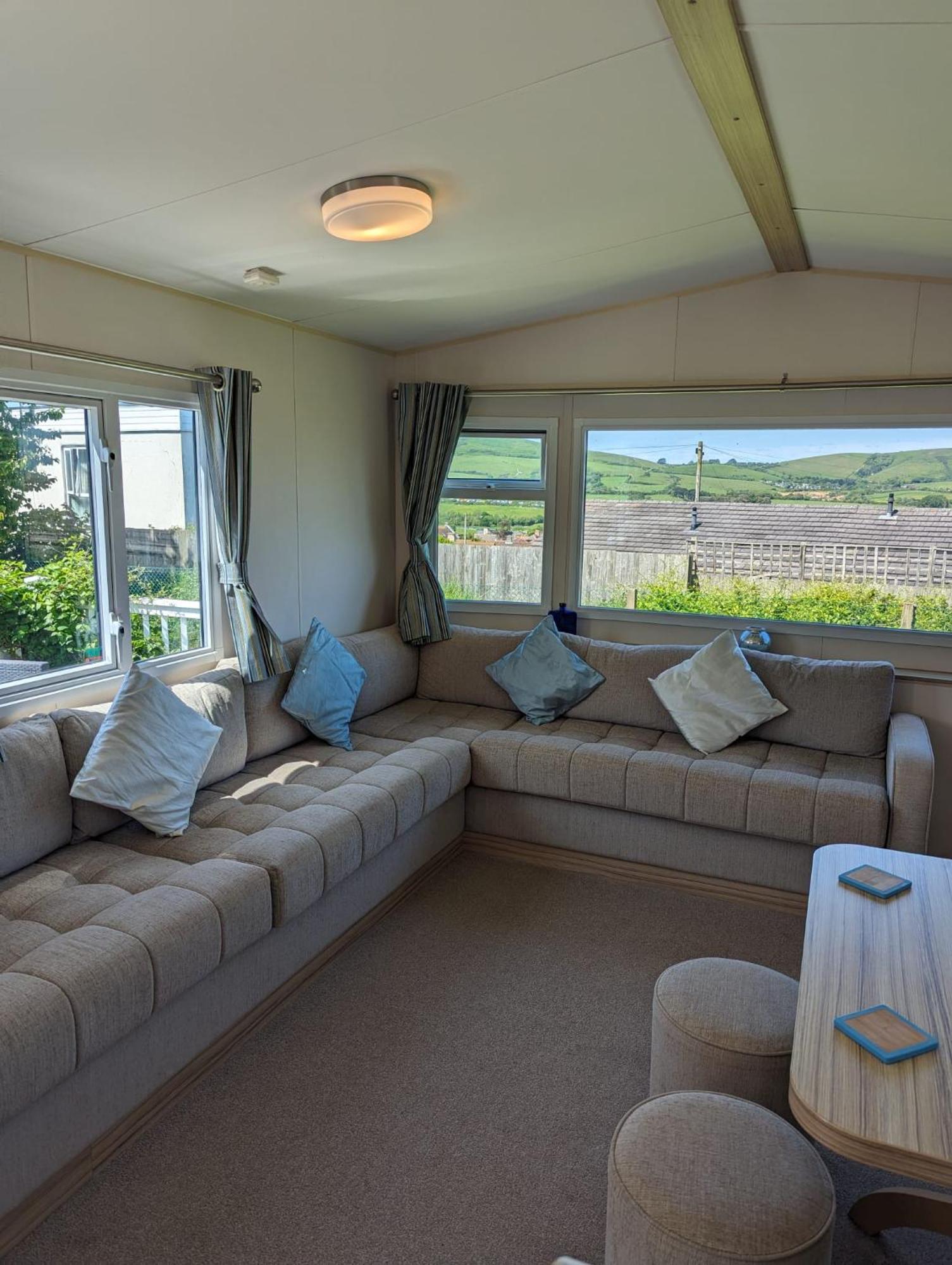 Lovely Bright Modern Caravan Swanage On Peaceful And Tranquil Holiday Park Buitenkant foto