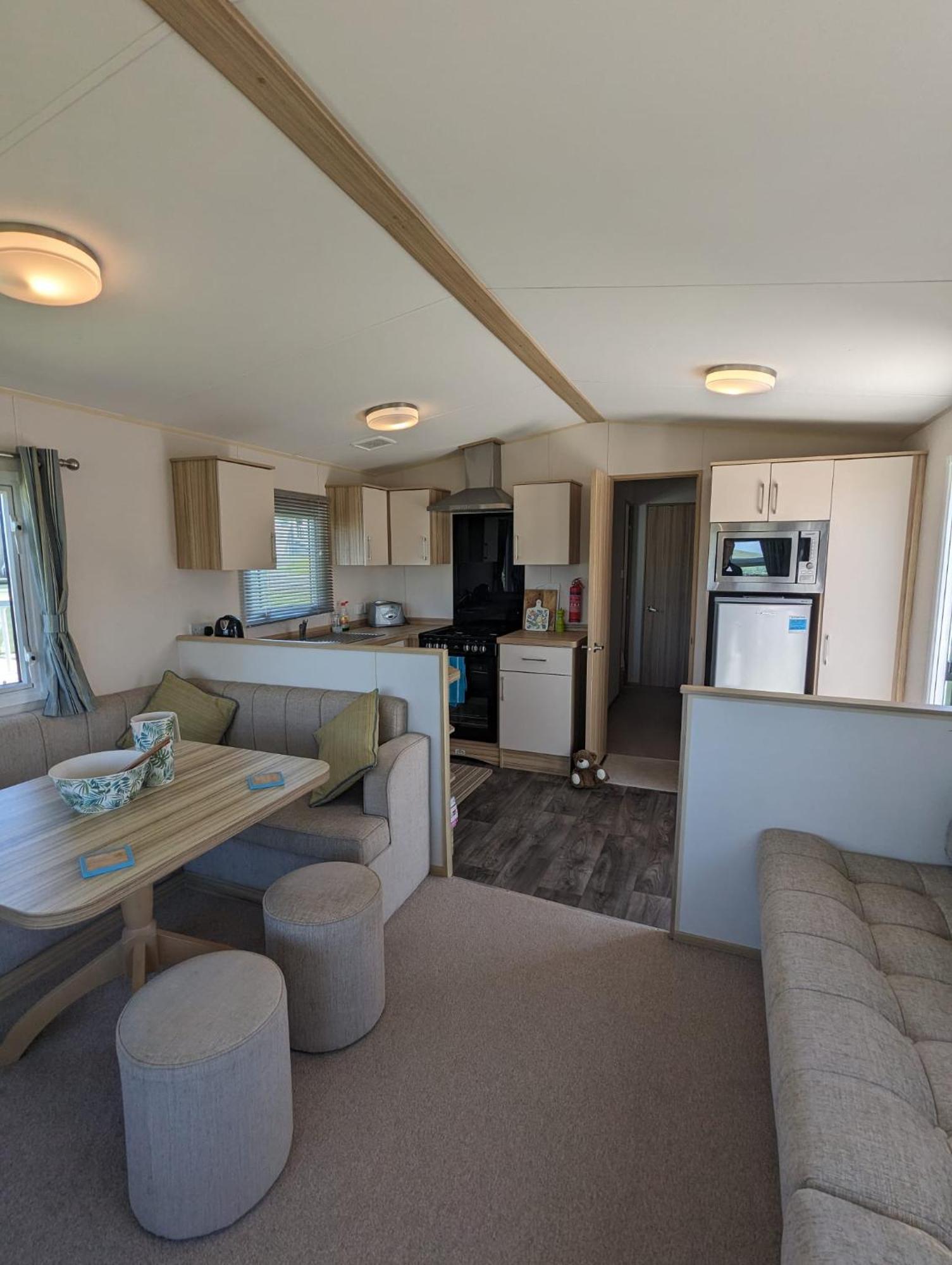 Lovely Bright Modern Caravan Swanage On Peaceful And Tranquil Holiday Park Buitenkant foto