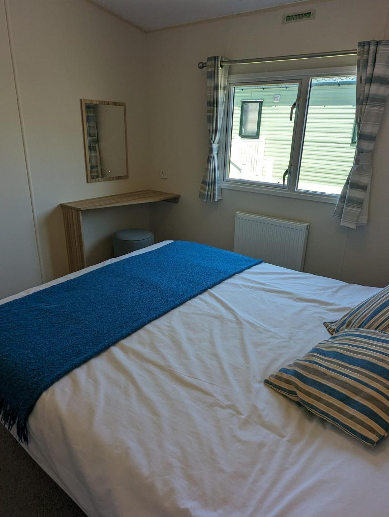 Lovely Bright Modern Caravan Swanage On Peaceful And Tranquil Holiday Park Buitenkant foto