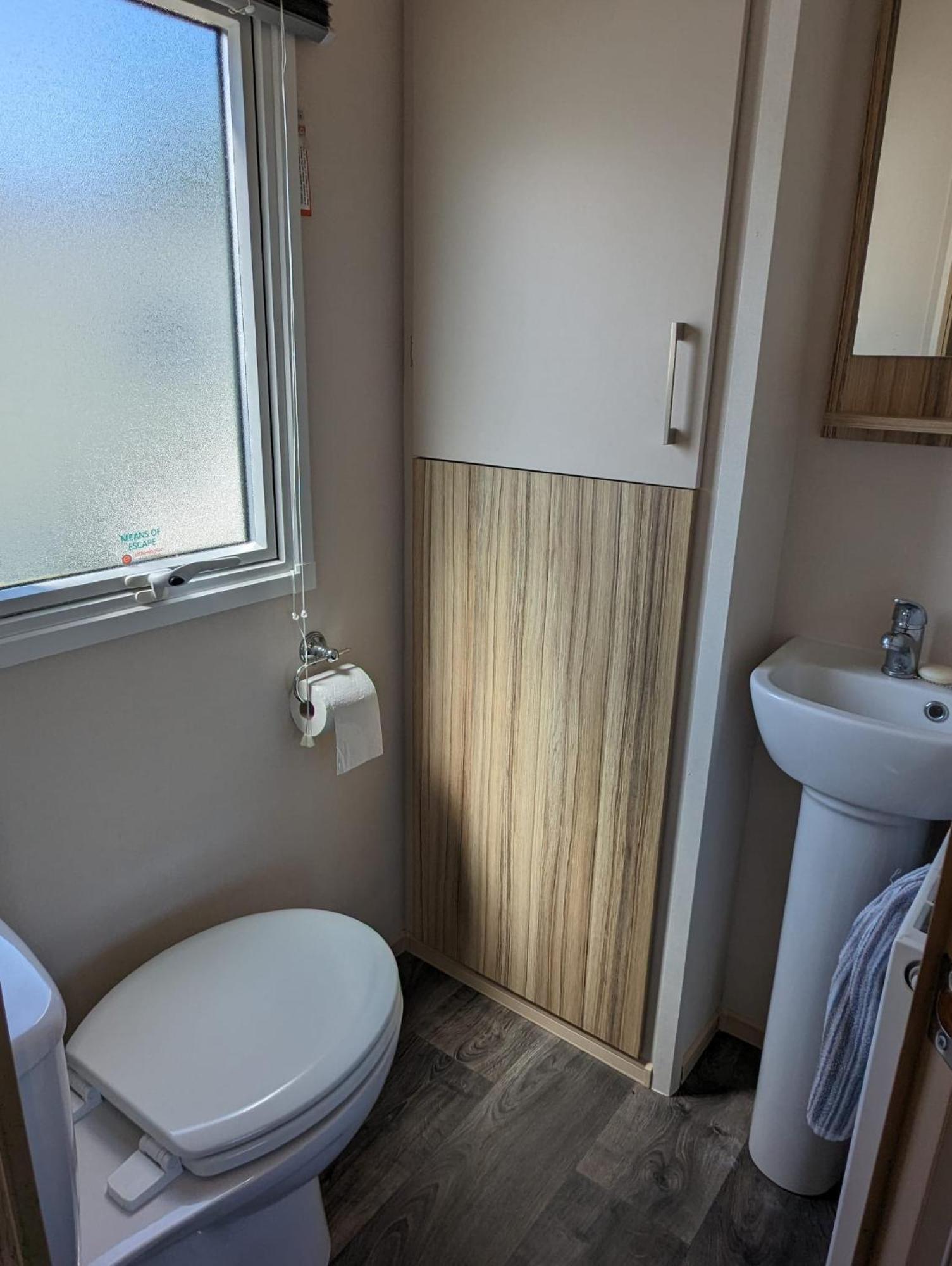 Lovely Bright Modern Caravan Swanage On Peaceful And Tranquil Holiday Park Buitenkant foto