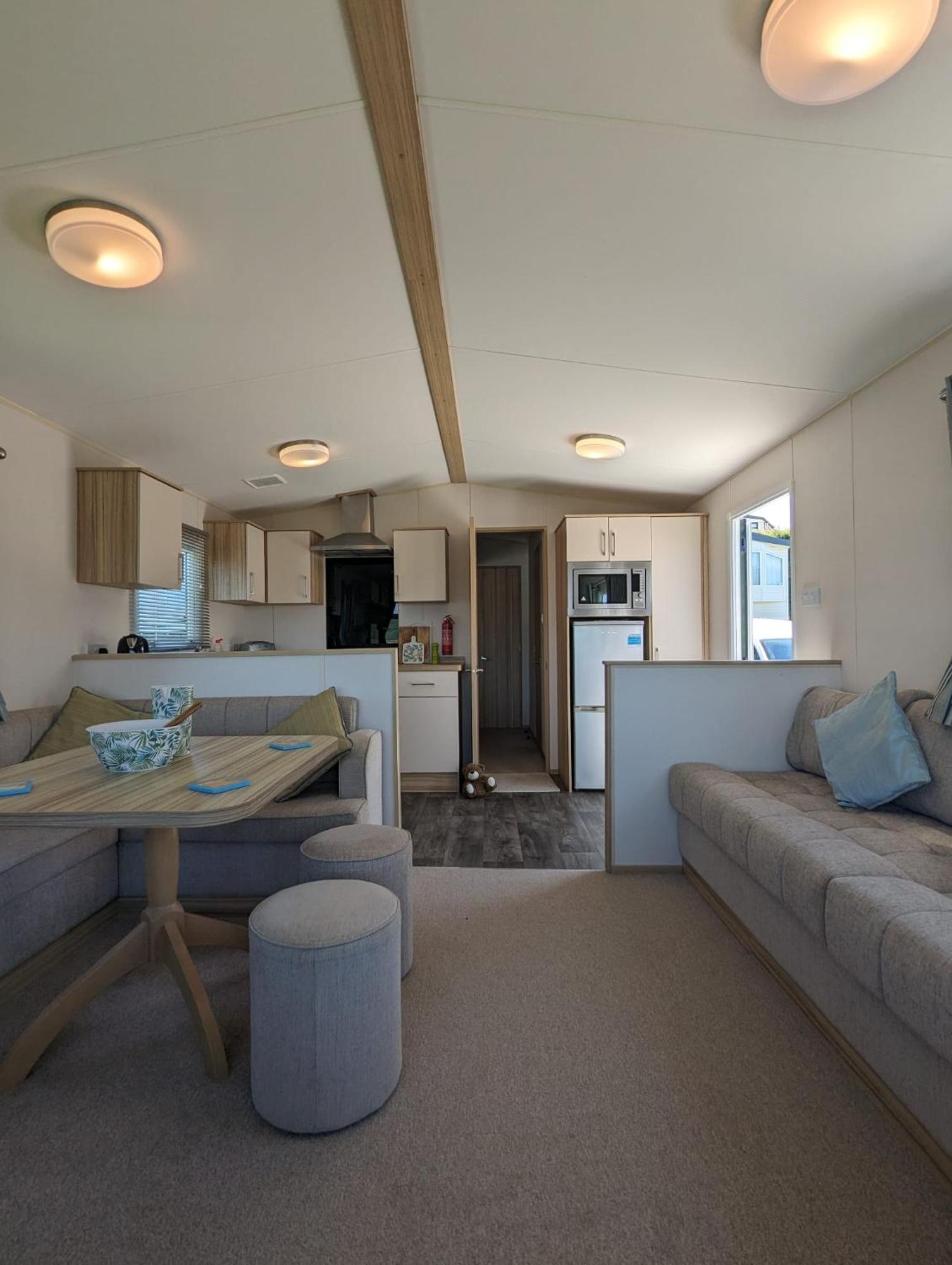 Lovely Bright Modern Caravan Swanage On Peaceful And Tranquil Holiday Park Buitenkant foto